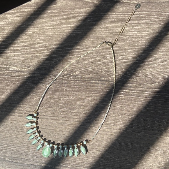 Green statement necklace - Picture 2 of 3